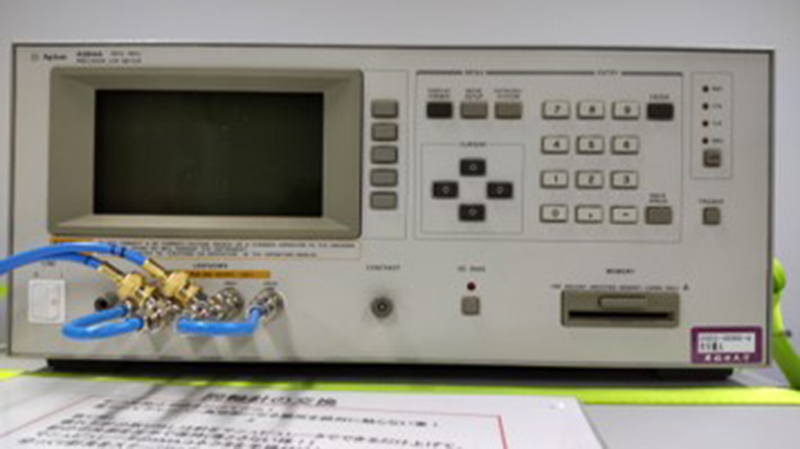 電気計測装置群（オシロスコープ、スペクトルアナライザー、ＬＣＲメーター、等）