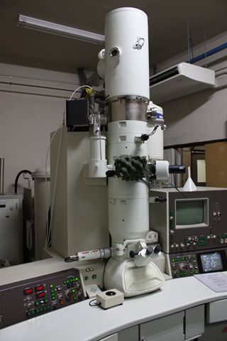電界放射型分析電子顕微鏡