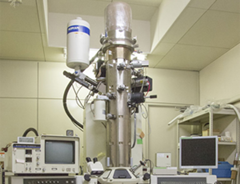 電界放出型200kV高分解能電子顕微鏡